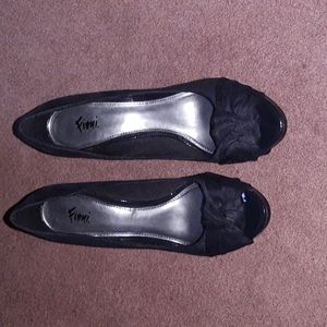 Fioni, Size 7 1/2, 4 inch Heels, Navy Blue